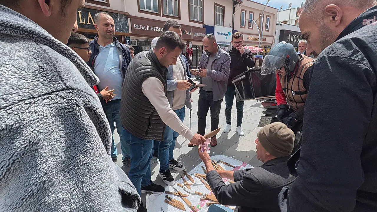 Yozgat'ta Kurban Bayramı öncesinde alışveriş için pazara çıkan yurttaşların önemli bir bölümü evlerine eli boş dönerken,