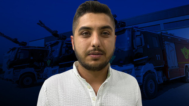 Kökez Mahallesi'nde arkadaşlarının kız isteme merasimine katılan bir grup genç, ellerindeki meşalelerle sokakta yürüyüş yaptı