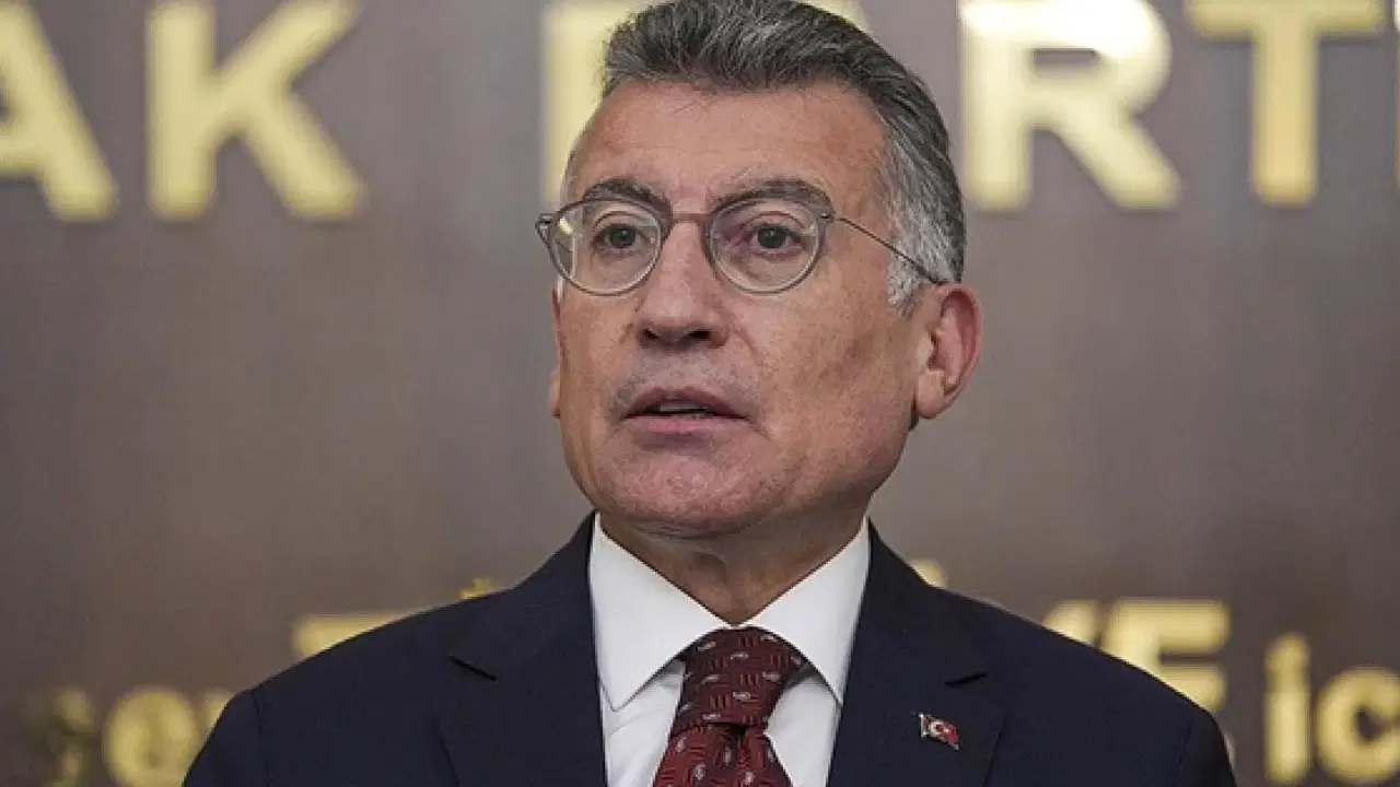 Sivas’ta basın mensuplarıyla bir araya gelen AKP Grup Başkanı Abdullah Güler, gündeme ilişkin soruları yanıtladı.