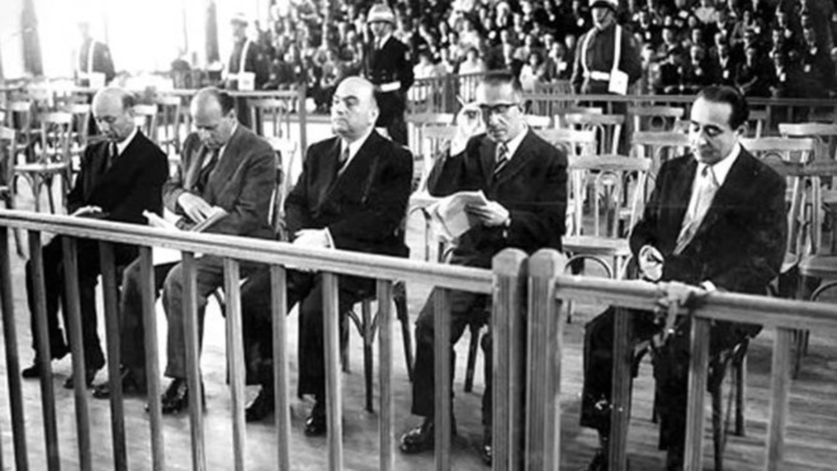 Türkiye , tek parti iktidarının millete yaslanmayan uygulamaları ve yılgınlığı içinde 