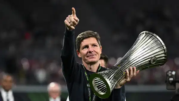 Beşiktaş, son günlerde teknik direktörlük görevi için Avusturyalı çalıştırıcı Oliver Glasner ile görüşüldüğü ve taraflar