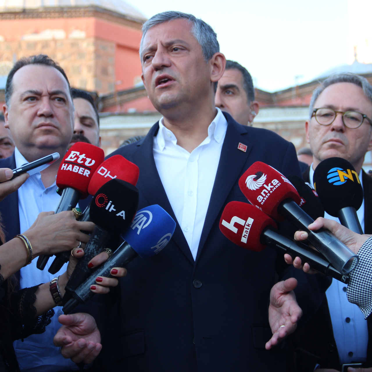 CHP Grup Başkanı Özgür Özel, dün gerçekleştirdiği MYK toplantısının ardından, bugün CAO Yürütme Kurulu'nu TBMM'de topladı.