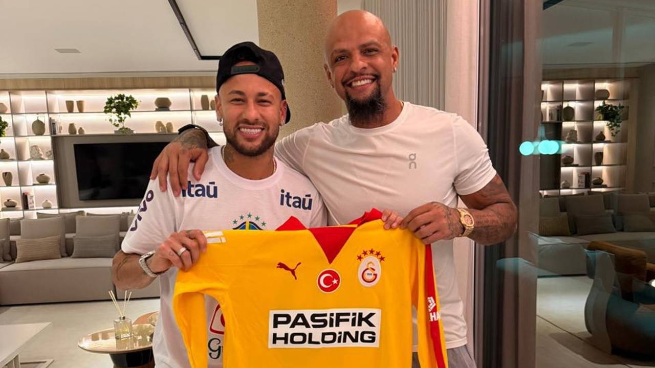 Galatasaray 'ın efsane futbolcularından Felipe Melo, Brezilyalı yıldız Neymar ile bir araya geldi.