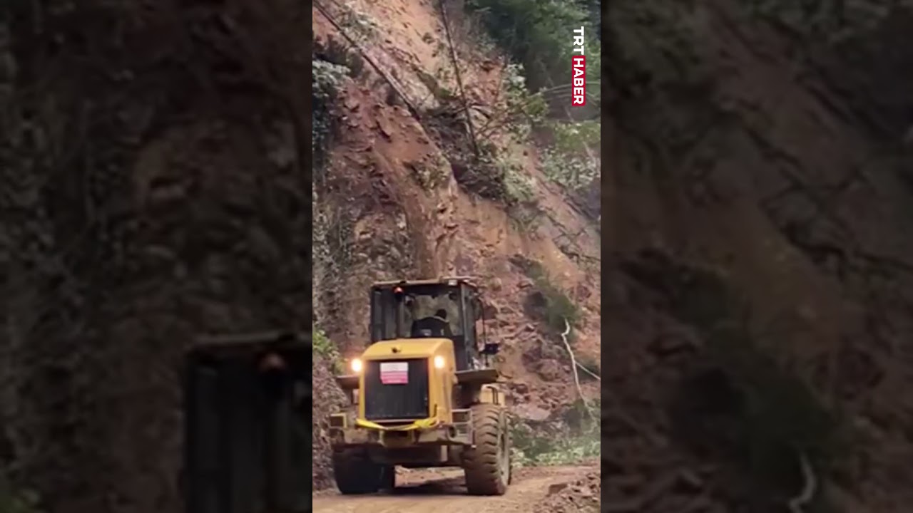 Rize'de heyelan alanını temizleyen iş makinesi, ikinci heyelandan son anda kurtuldu
