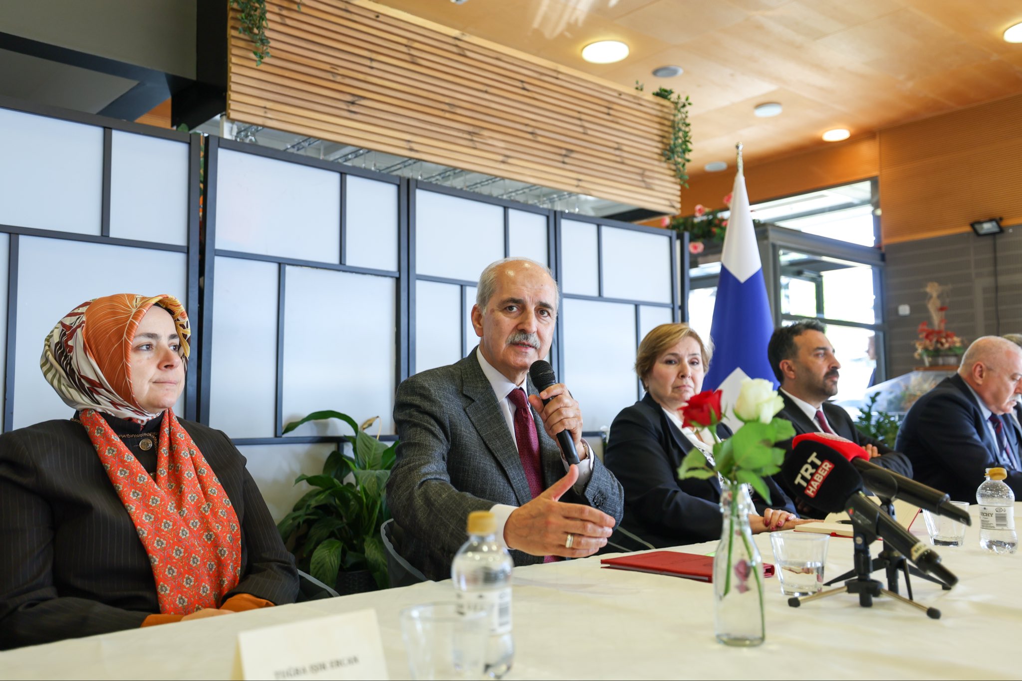 TBMM Başkanı Numan Kurtulmuş, Finlandiya’da yaşayan Türk vatandaşlarıyla da bir araya geldi.
