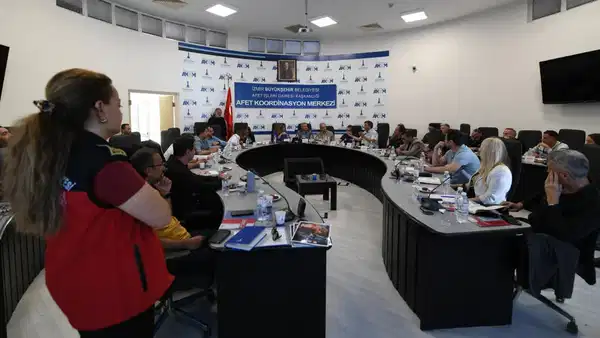 İzmir Büyükşehir Belediyesi, yaz aylarıyla birlikte artan orman yangını riskine karşı hazırlıklarını sürdürüyor.