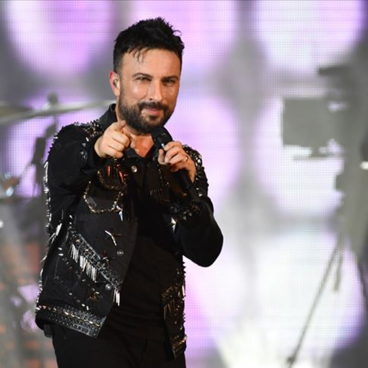 Megastar Tarkan uzun bir aradan sonra Ankara'daki hayranlarıyla buluşuyor! Koç Holding'in 100.