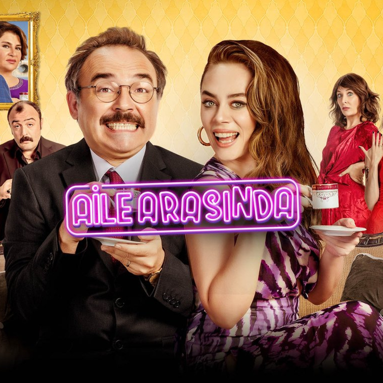 Aile Arasında filmi, bu akşam Show TV yayın akışında yer alırken, televizyon izleyicileri filmin hikâyesini ve oyuncu kadrosu