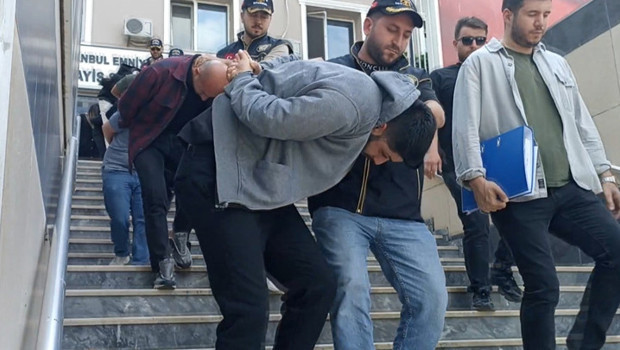 İstanbul Cumhuriyet Savcılığı’na üniversite yöneticilerinin yaptığı şikayet üzerine Asayiş Şube Müdürlüğü ekipleri tarafından