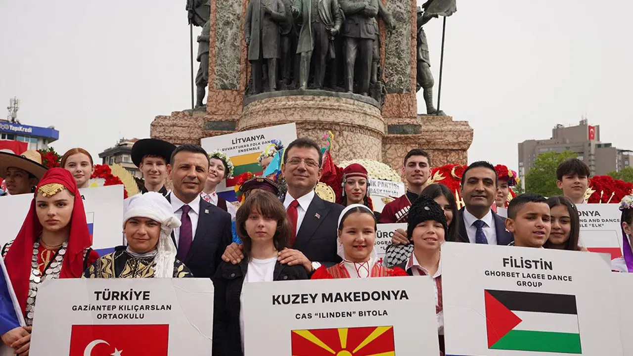 Ekrem İmamoğlu'ndan 23 Nisan mesajı: 'Çocuklarımızın her birinin alnından öpüyorum’