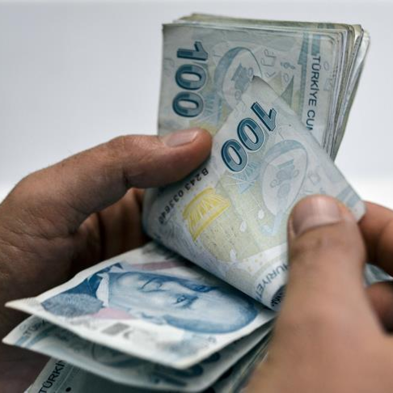 Emeklilikte yaşa takılanlar düzenlemesinin ardından bu kez gündemde kademeli emeklilik var.
