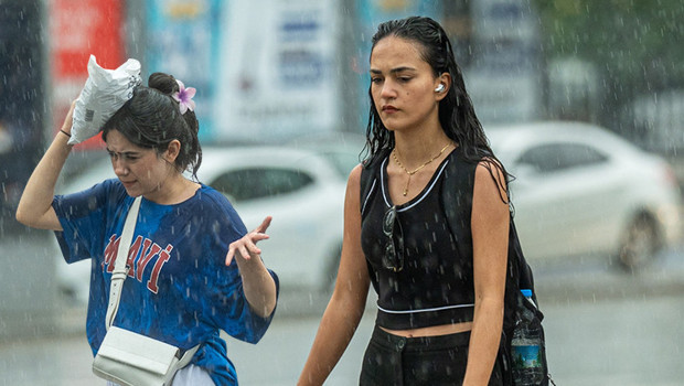 Dolu, sel ve yıldırım tehlikesi var: Meteoroloji'den 5 il için sarı kodlu alarm!