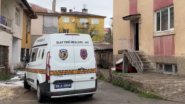 Boşanma aşamasında olduğu kadını bıçaklayıp üzerine kapıyı kilitleyerek kaçtı!