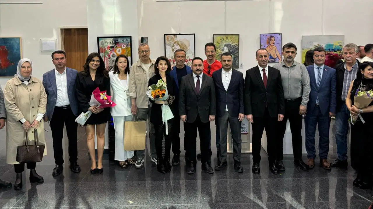 Uşaklı sanatçılar “İz” sergisinde buluştu