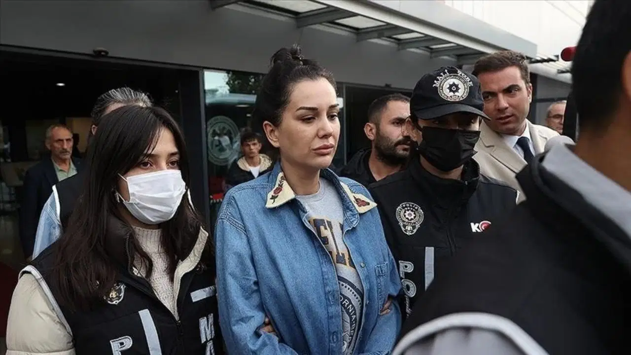 Lüks yaşantısı, adli süreçleri ve sosyal medyadaki her hareketiyle Türkiye gündeminden düşmeyen ünlü fenomen Dilan Polat, dij