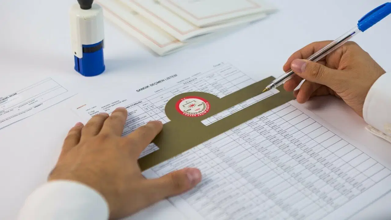 Yüksek Seçim Kurulu (YSK) Başkanı Serdar Mutta, Tokat'ın Reşadiye ilçesine bağlı Yolüstü ve Çevrecik, Almus ilçesine bağlı