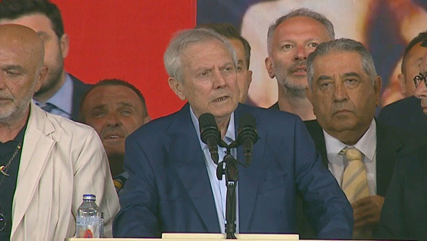 Fenerbahçe Olağanüstü Seçimli Genel Kurulu’nda 17 bin 245 oy alan Aziz Yıldırım, Fenerbahçe Spor Kulübü’nün 35’inci başkanı o