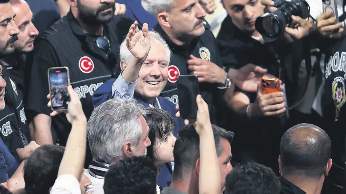 Rakibine fark atan Aziz Yıldırım , 