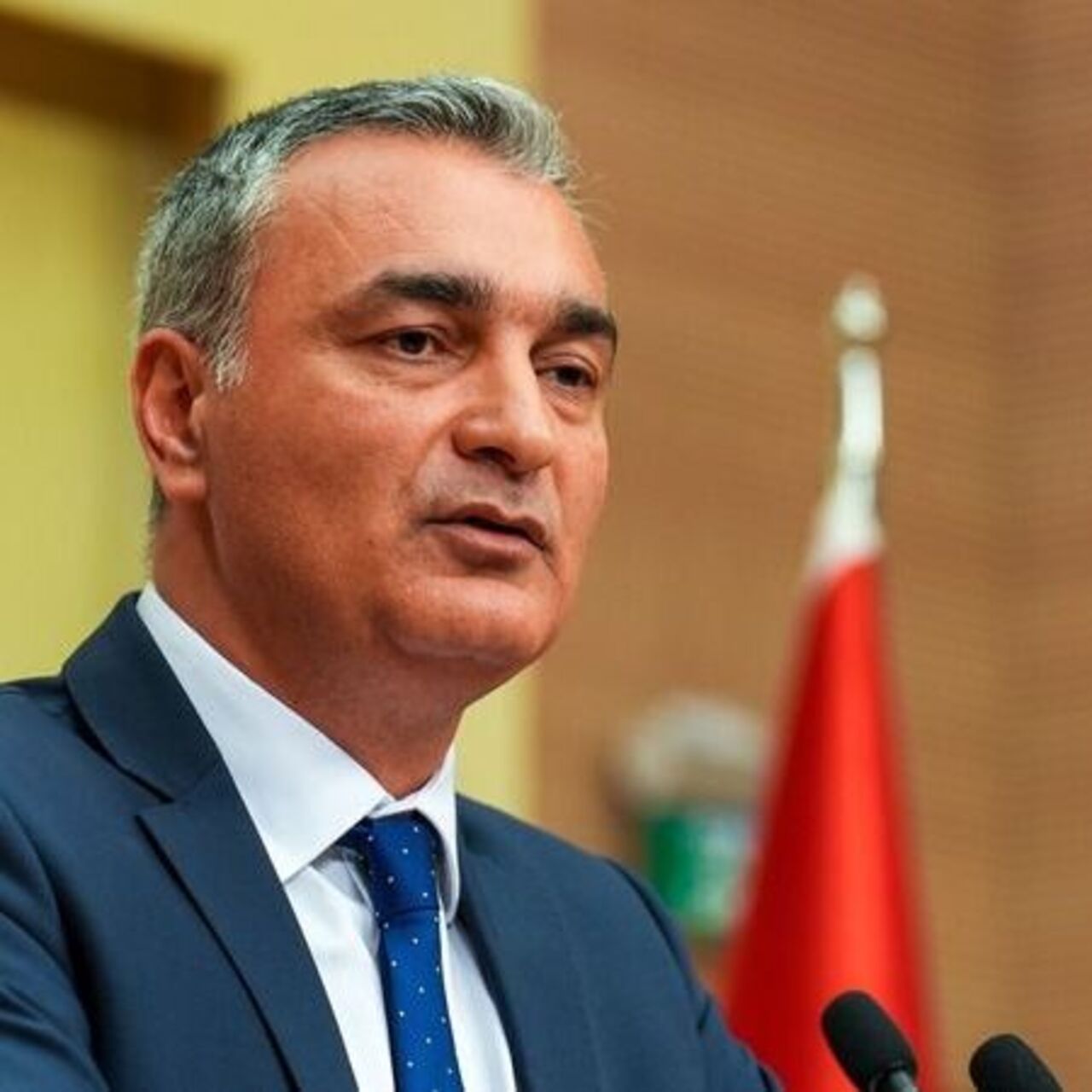 CHP Sözcüsü Müslim Sarı, CHP Grup Başkanı Özgür Özel'in grup başkanlığının TBMM Başkanlığı tarafından iptal edileceğini ileri