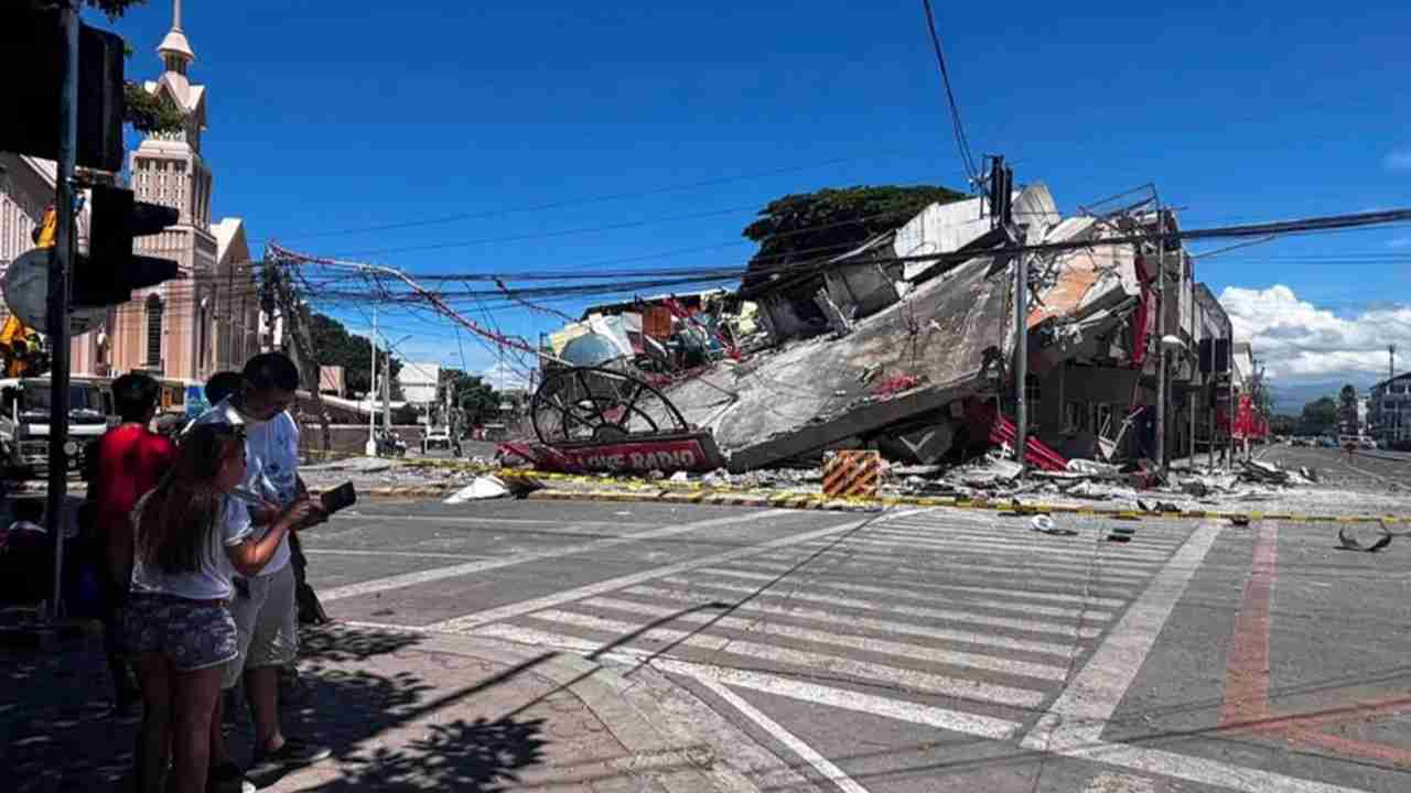 Filipinler’in güneyindeki Mindanao Adası açıklarında 7.
