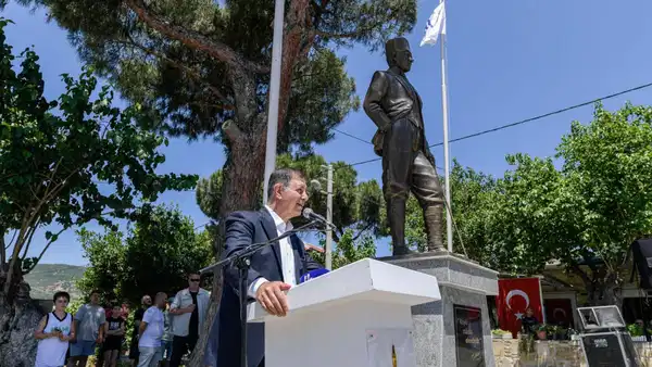 İzmir Büyükşehir Belediye Başkanı Dr.