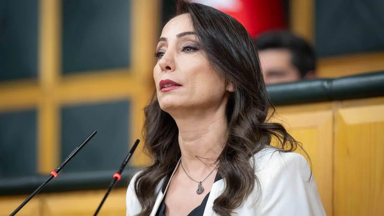Halkların Eşitlik ve Demokrasi Partisi (DEM Parti) Eş Genel Başkanı Tülay Hatimoğulları, partisinin grup toplantısında gündem