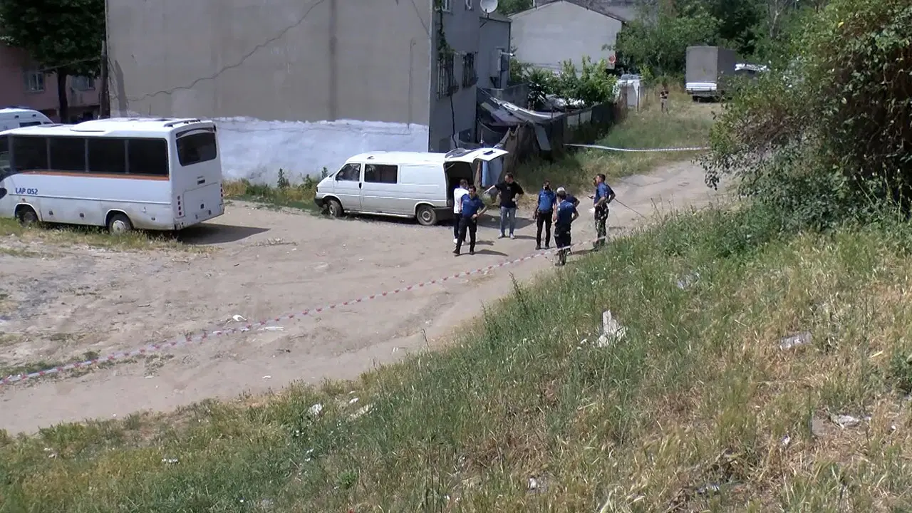 İstanbul Bağcılar'da kan donduran olay: Oyun oynayan çocuklar araçta ceset buldu!