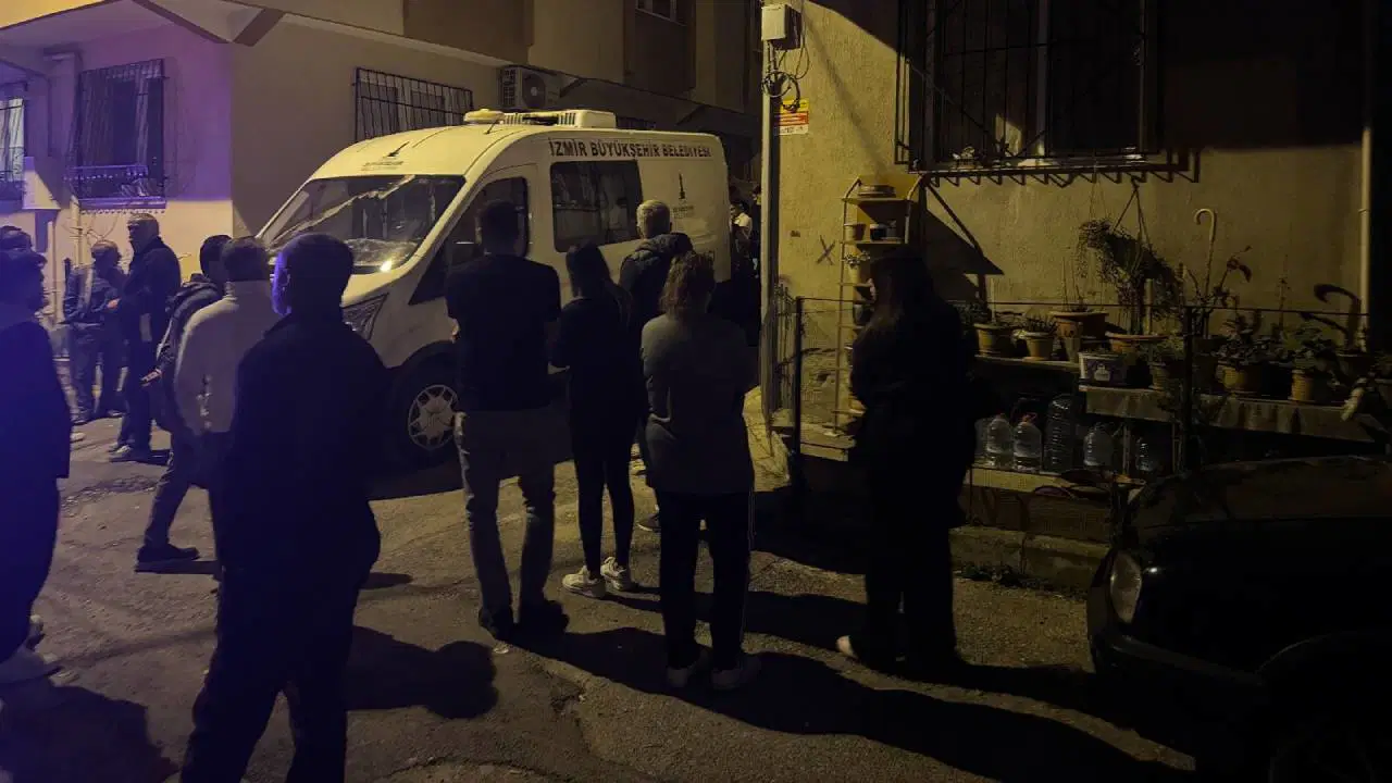 İzmir'de kadın cinayeti: Eşinin tabancayla boğazından vurduğu kadın öldü