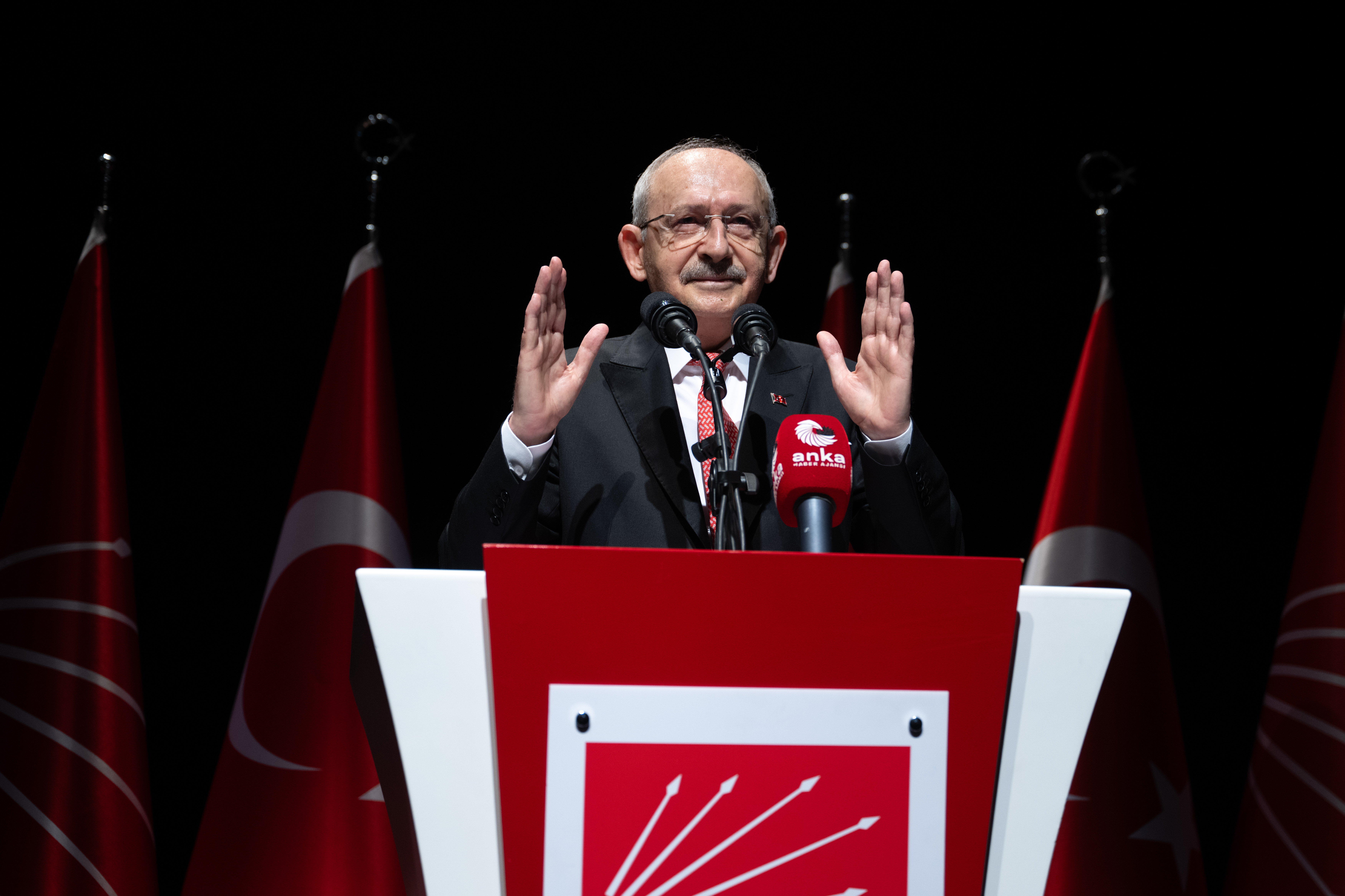 CHP'de gözler saat 13.00'te: Gündem ihraç kararları ve kurultay