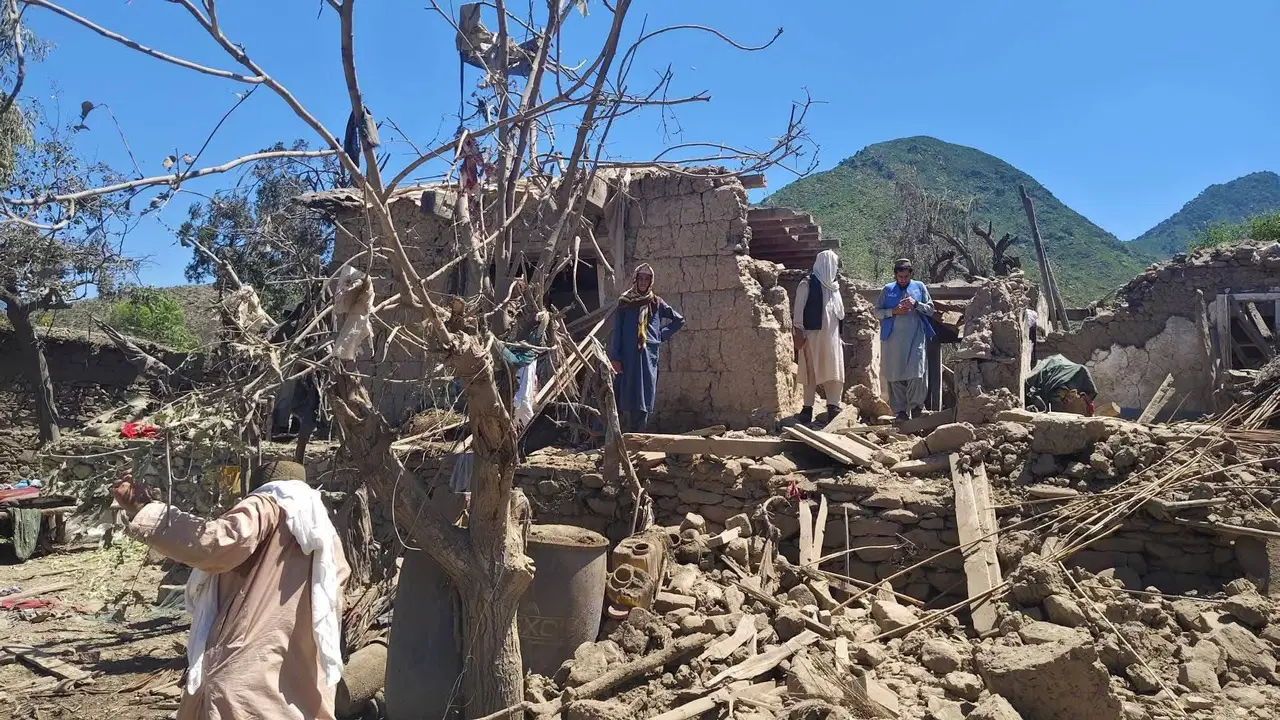 İki komşu ülke yeniden karşı karşıya: Pakistan'dan Afganistan'a hava saldırısı