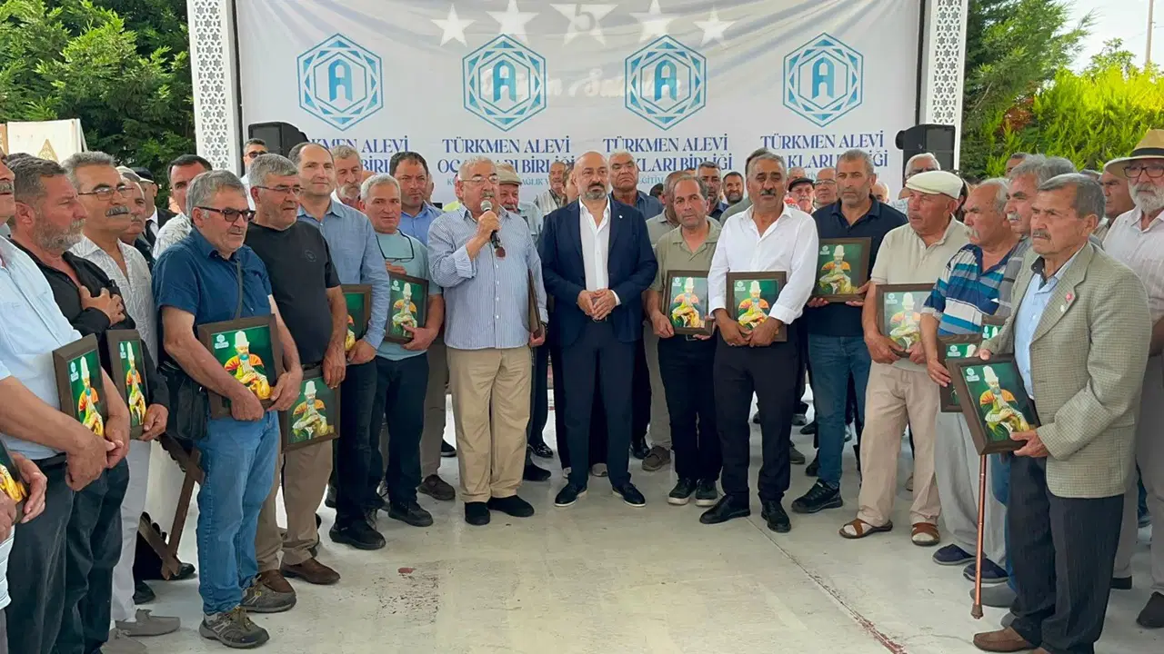 İzmir, Balıkesir ve Manisa başta olmak üzere Batı Anadolu’nun farklı bölgelerinden çok sayıda dede, ana, kanaat önderi,