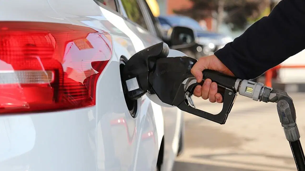 Motorine indirim mi geldi? 23 Nisan 2026 Benzin ve motorin ne kadar oldu?