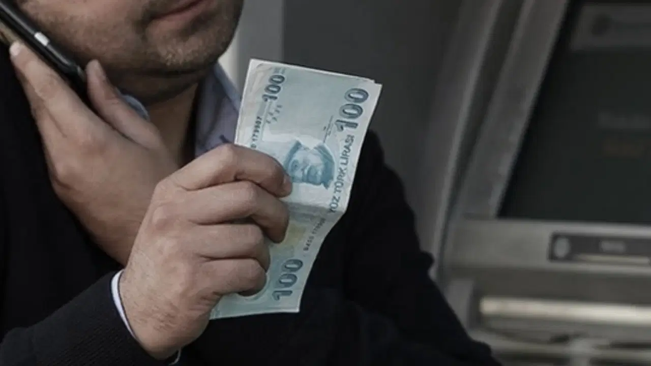 İstanbul'da kendilerini banka personeli olarak tanıtıp dolandırıcılık yapan 2 zanlı tutuklandı