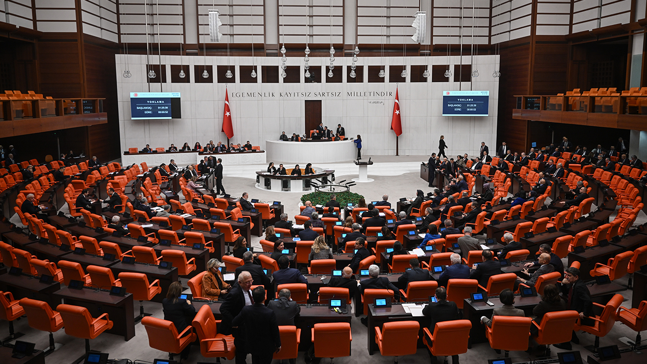 TBMM okul saldırılarını araştırıyor. 