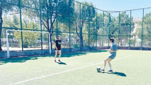 KÜBRA Çalık ve Şura Çalık Varol 2001 yılında ticaretle uğraşan babalarının işleri nedeniyle Samsun’dan Antalya’ya taşındılar.