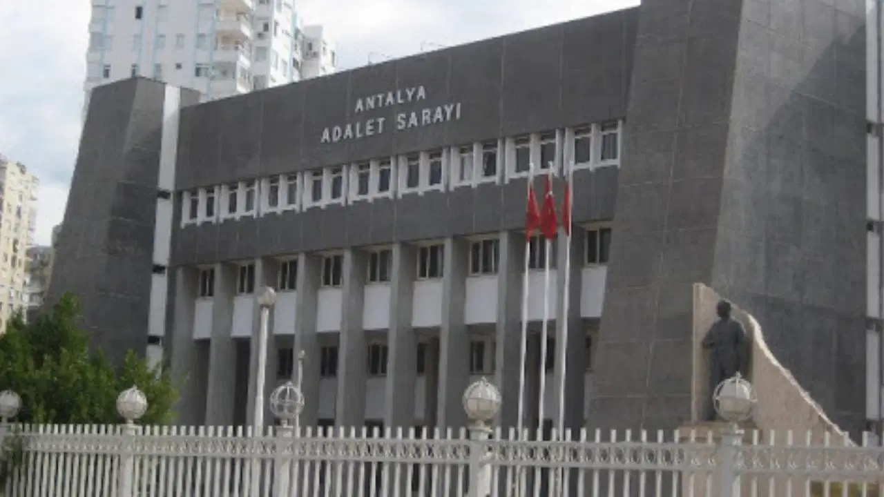Antalya’da 12 yıl önce bir inşaatın bekçi kulübesinde çıkan yangında cesedi bulunan ve dosyanın yeniden açılması ile