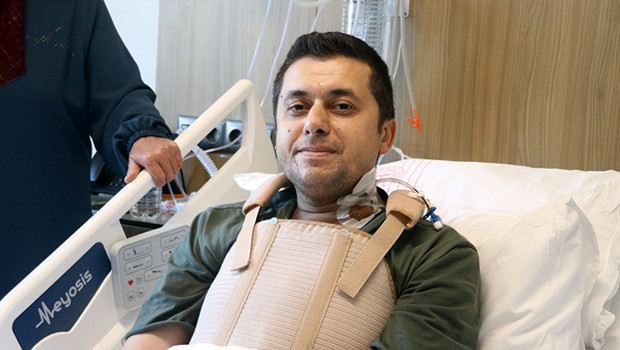 Aortu yırtılan hasta, yapay damarla hayata tutundu
