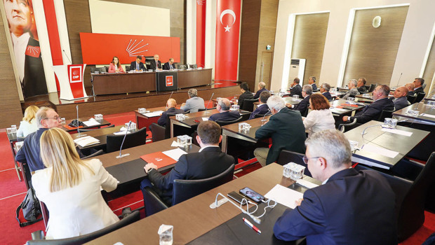 M AHKEME kararıyla görevine dönen CHP Genel Başkanı Kemal Kılıçdaroğlu başkanlığında önceki gün toplanan MYK’da, Grup