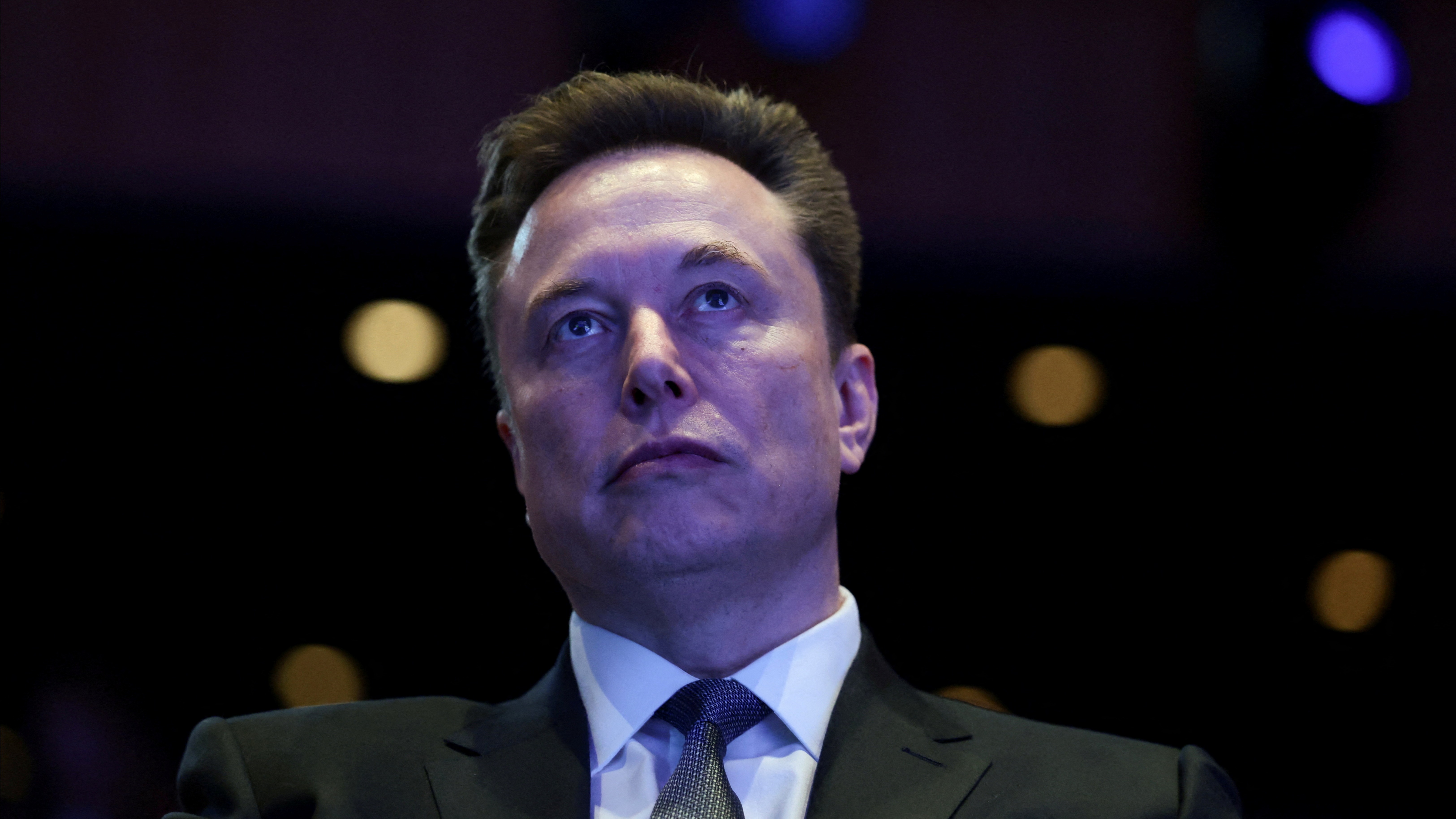 Elon Musk dünyanın ilk trilyoneri oldu