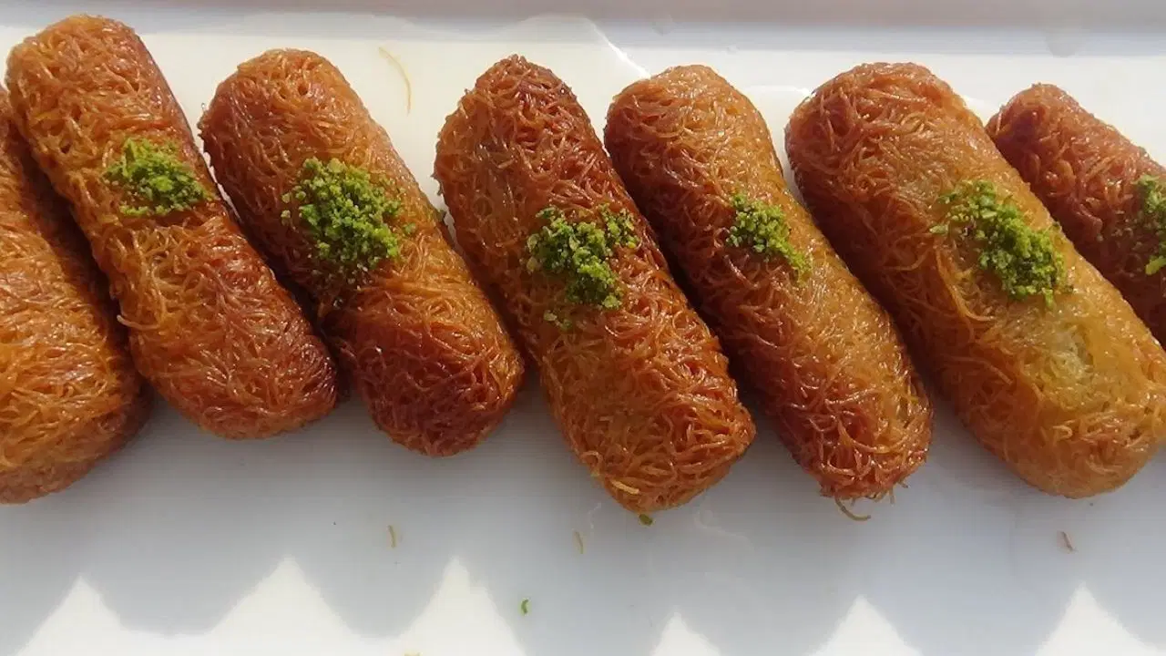 Tepsi tepsi sarmaya son: Porsiyonluk cevizli fincan kadayıfı tarifi...