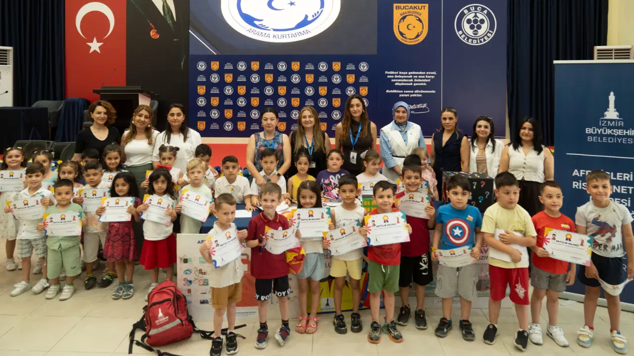 İzmir Büyükşehir Belediyesi, afetlere hazırlıklı ve dirençli bir toplum oluşturma hedefi doğrultusunda okul öncesi çocuklara 