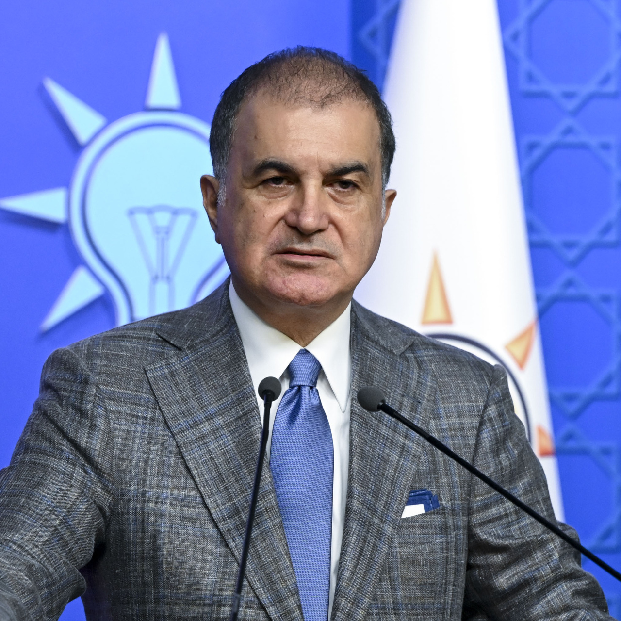 AK Parti Sözcüsü Ömer Çelik, sosyal medya hesabından yaptığı paylaşımda açıklamalarda bulundu.