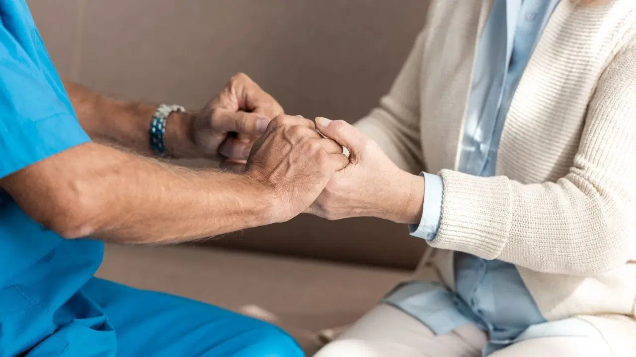 Parkinson ve titreme hastalığında devrim! Ne ameliyat ne beyin pili: Ses dalgalarıyla titremeye son