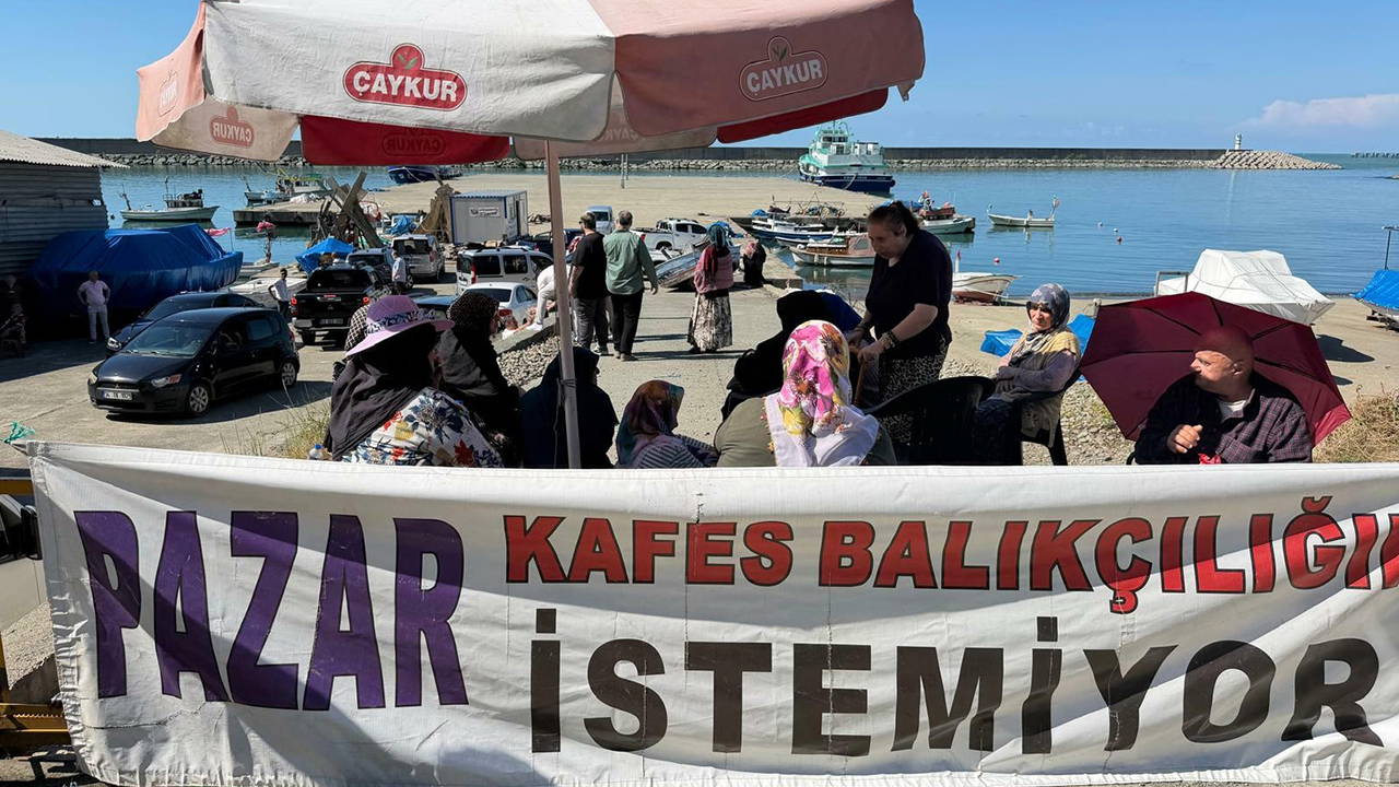 Rize'de balıkçılardan 'kafes balıkçılığı' projesine karşı nöbet eylemi