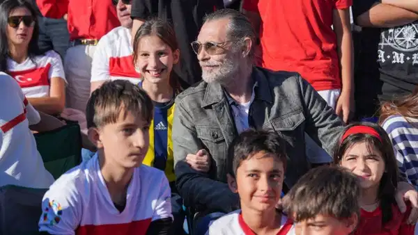 Başkan Beşikcioğlu Çelebi Çayırı’nda yurttaşlarla milli maçı takip etti