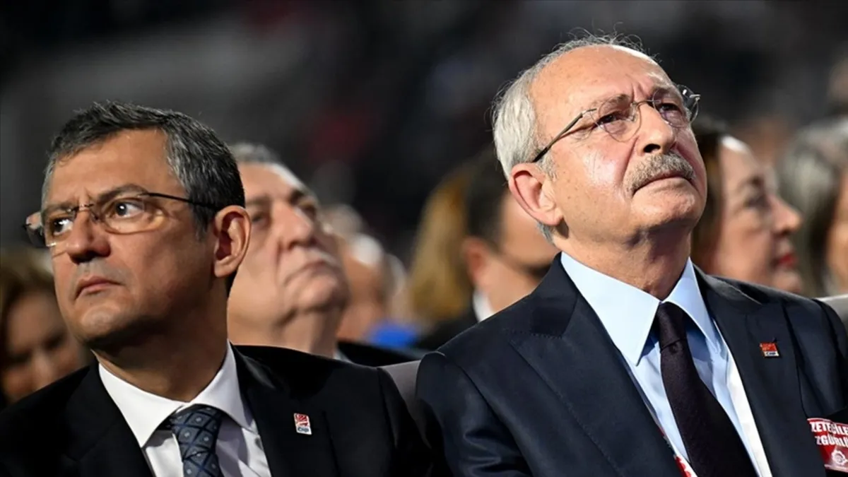 Kemal Kılıçdaroğlu MYK'yı topluyor: Yeni ihraçlar masada! Özgür Özel'den kurultay için 900 imza hamlesi