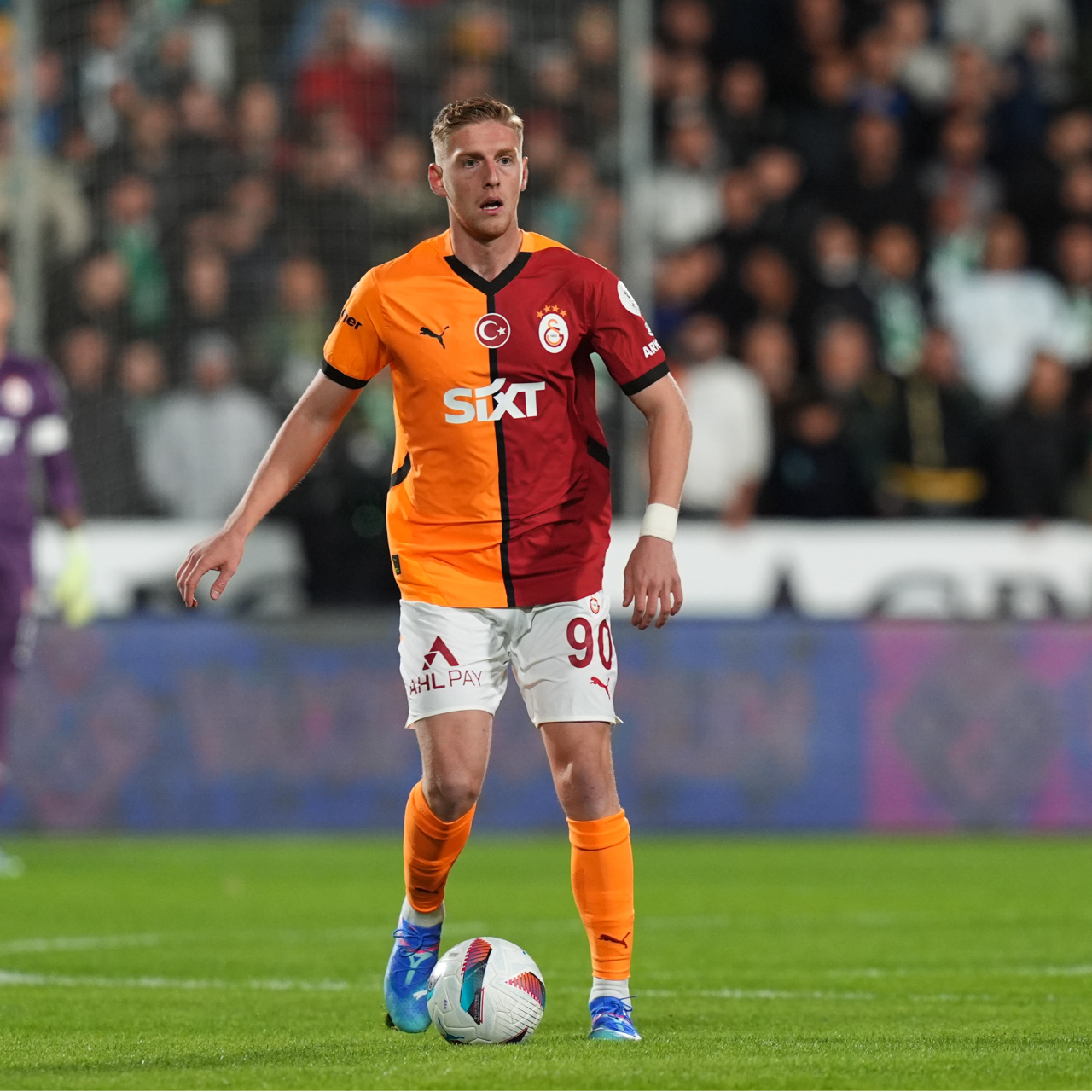 Galatasaray'ın genç futbolcusu Metehan Baltacı Polonya yolcusu.