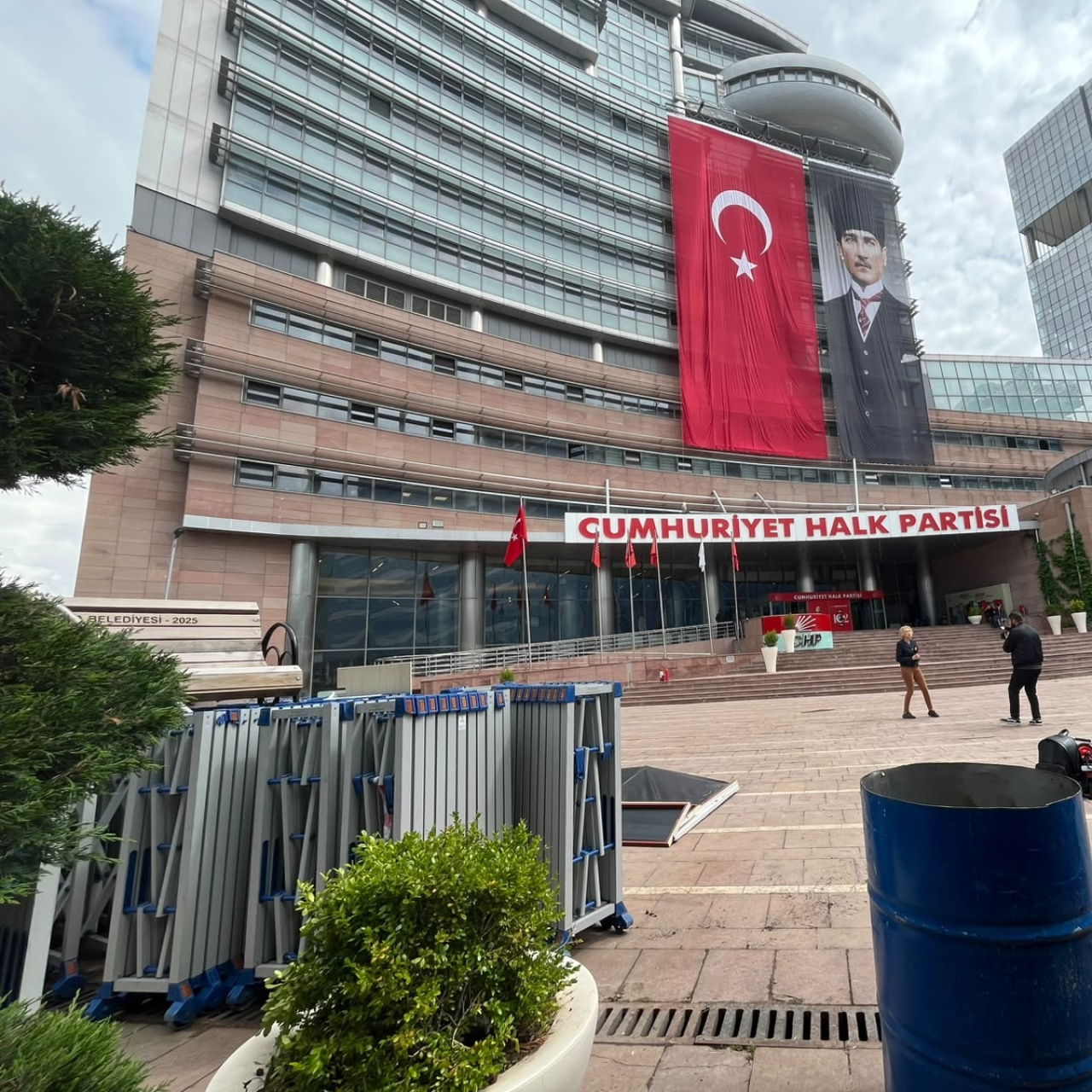 74 CHP il başkanı imzalarla genel merkezde