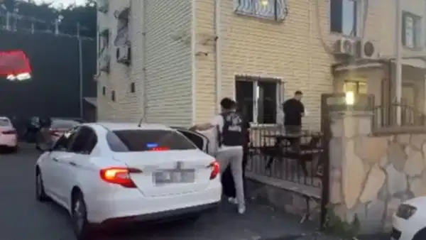 Bursa’da sosyal medya üzerinden başlayan husumetin bıçaklı kavgaya dönüştüğü olayda, 22 yaşındaki genç hayatını kaybetti, 1 k