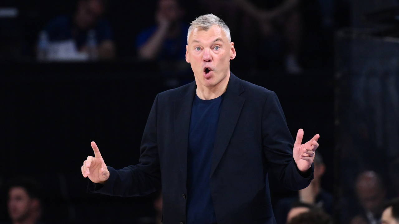 Türkiye Sigorta Basketbol Süper Ligi play-off final serisi üçüncü maçında Fenerbahçe Beko, deplasmanda Beşiktaş GAİN'i 82-71 